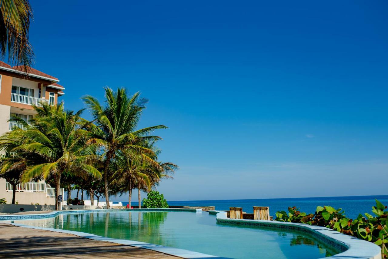 Ocho Rios Penthouse At Whispering Seas Appartement Buitenkant foto