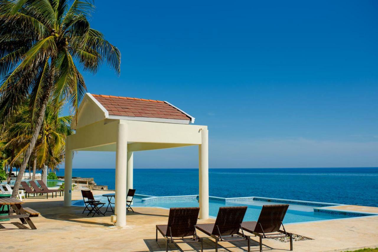 Ocho Rios Penthouse At Whispering Seas Appartement Buitenkant foto